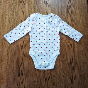 ✨ 3/$15 NWT Old Navy 6-12M Heart Bodysuit